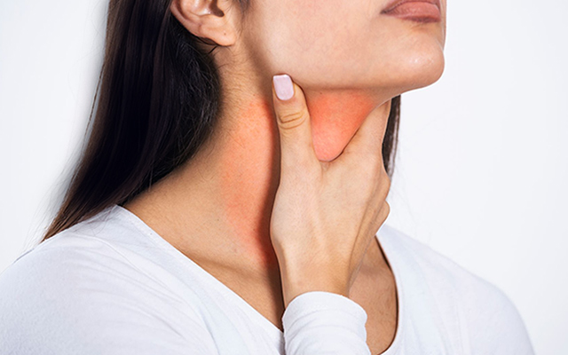 Woman experiencing throat and neck pain indicating possible thyroid disorder symptoms