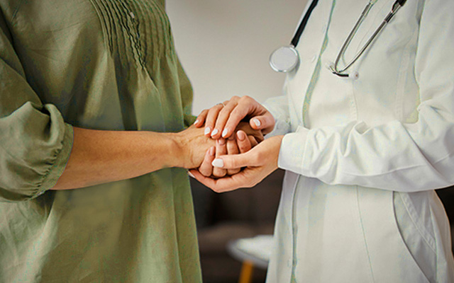 Doctor supporting a cancer patient during advanced oncology consultation for stage 4 cancer treatment planning and second opinion in Kolkata.